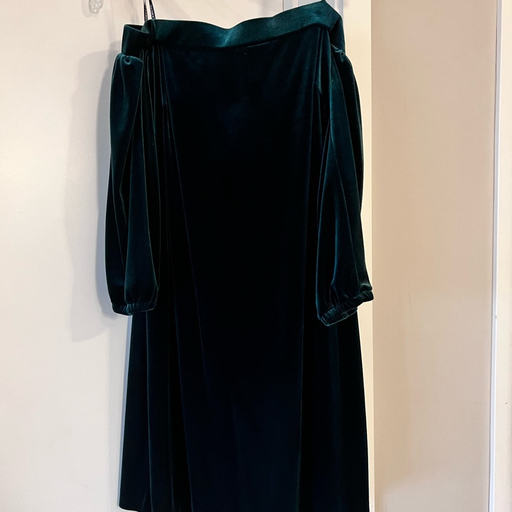 Emerald Green Off the Shoulder Velvet Dress